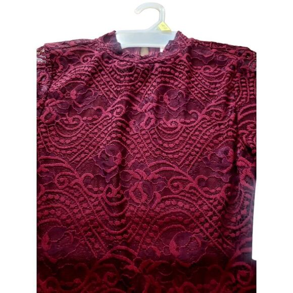 NWT NO BOUNDARIES LACE PULLOVER TOP - Picture 3 of 3
